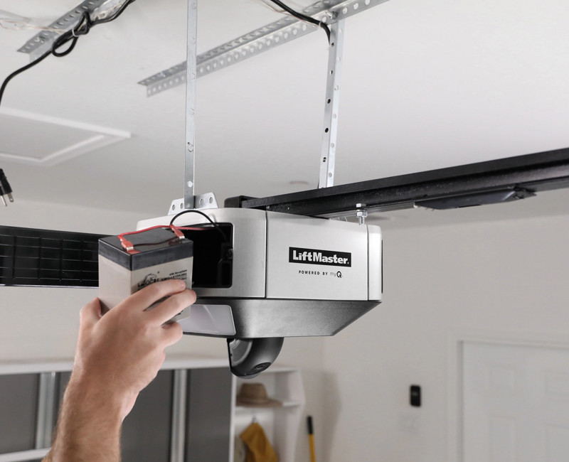 6580L Installer Battery 1 1J8A5438