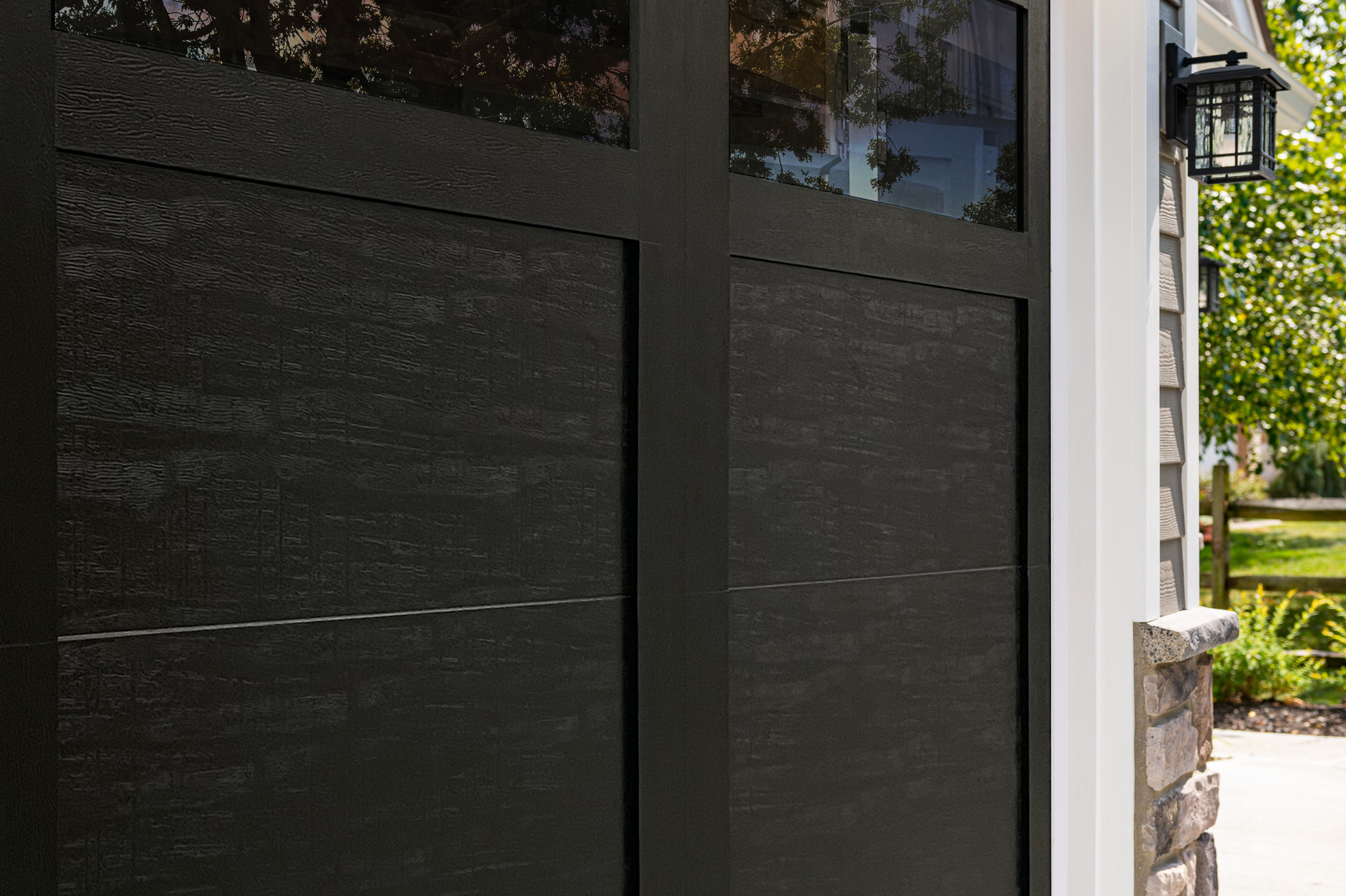 CRE Design11 Black Angled Closeup 02