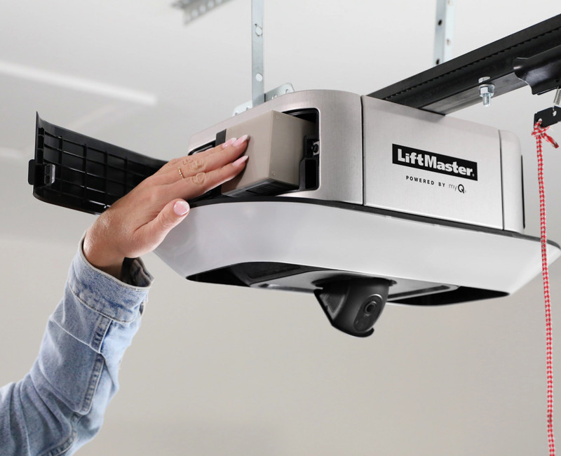 6690L Battery Door 2 1J8A4934