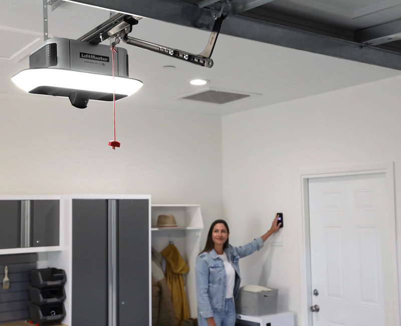 6690L Garage Woman Switch 1 1J8A4729